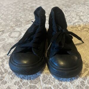 Toddler black high top converse Sz 6